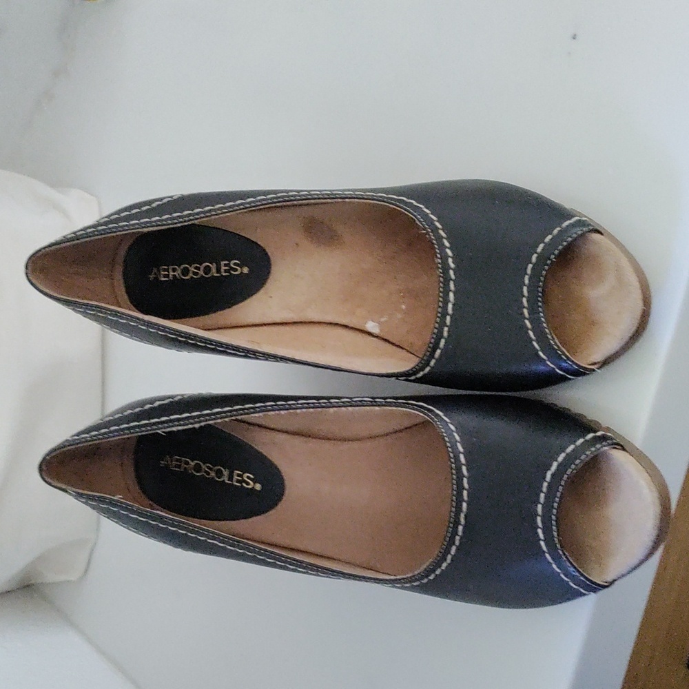Aerosole 9.5M prep toe black leather wedges never worn outside